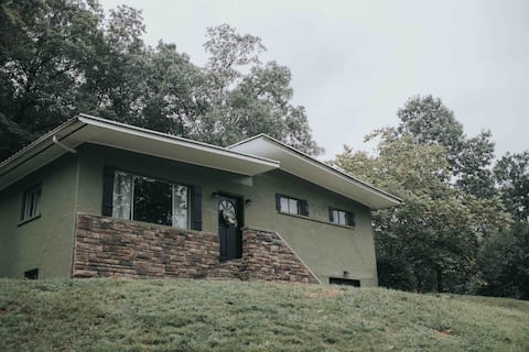 Entire house Privately located 4 bedroom