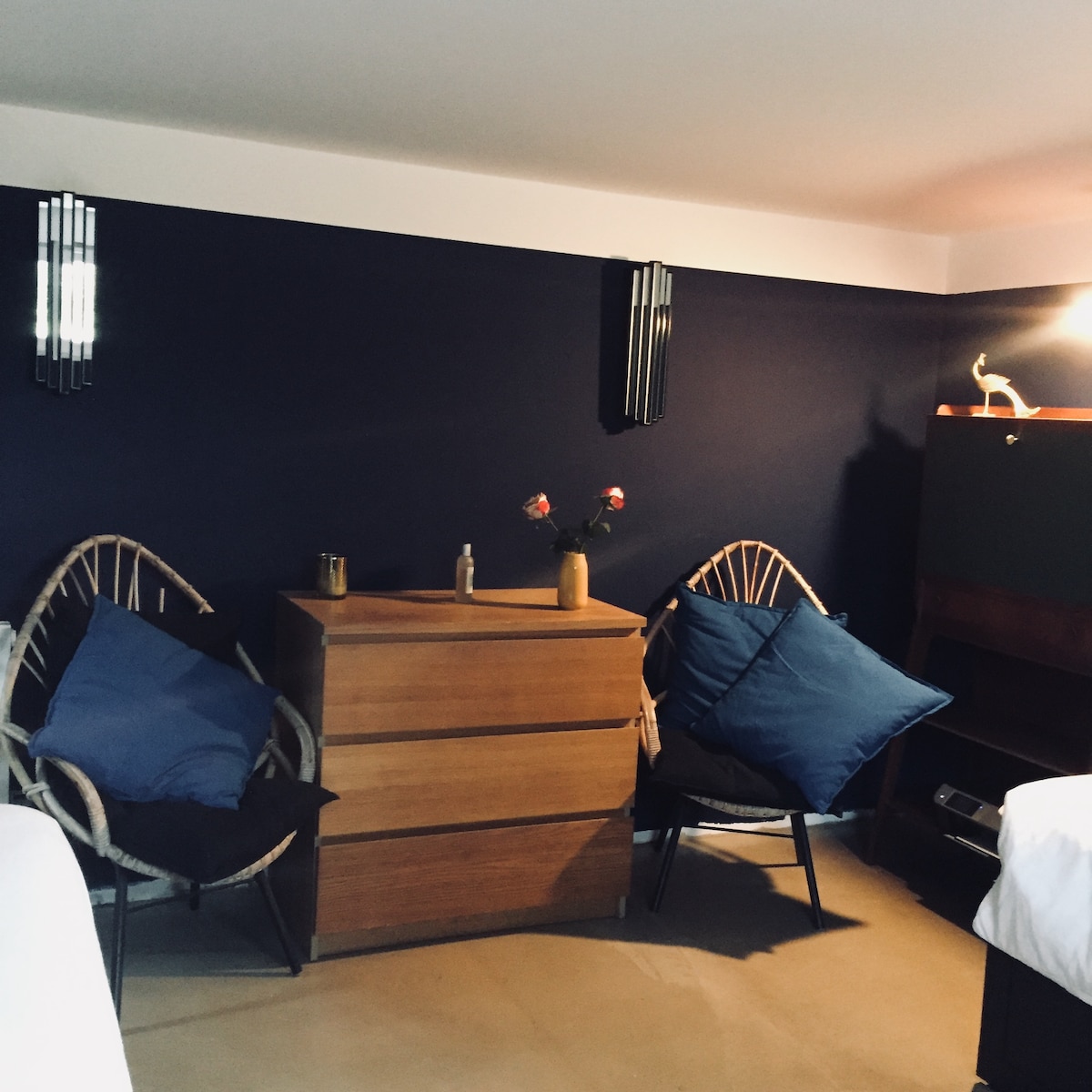 Slaapkamer tussen de verdiepingen 2 eenpersoonsbedden ( uittrekken )