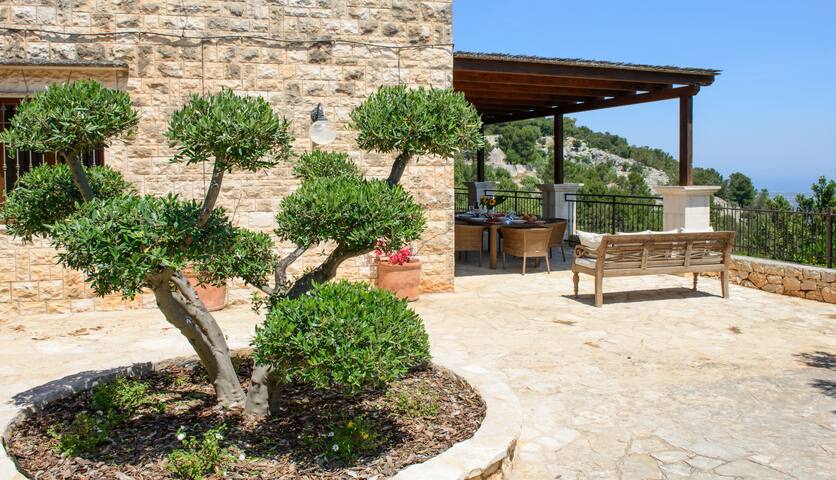 Luxury 3-Bed Villa w/ Heated Pool & A/C, fast wifi gallery image 3