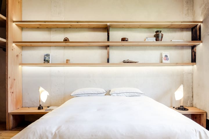 Eco-conscious Hemp House with City and Mountain Views gallery image 4