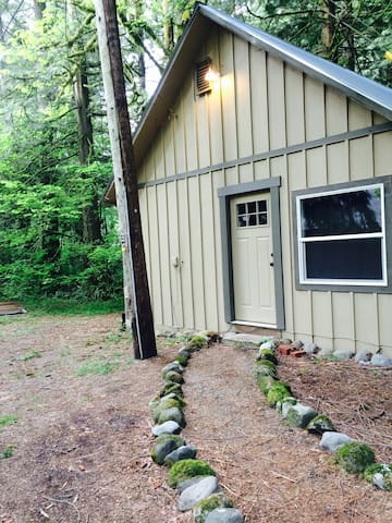 rhododendron airbnb cabin stay places entire