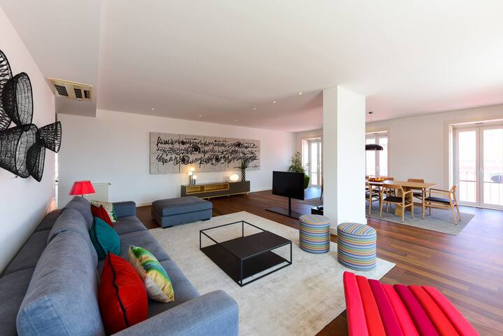 Luxurious Penthouse in Lisbon with River View gallery image 4