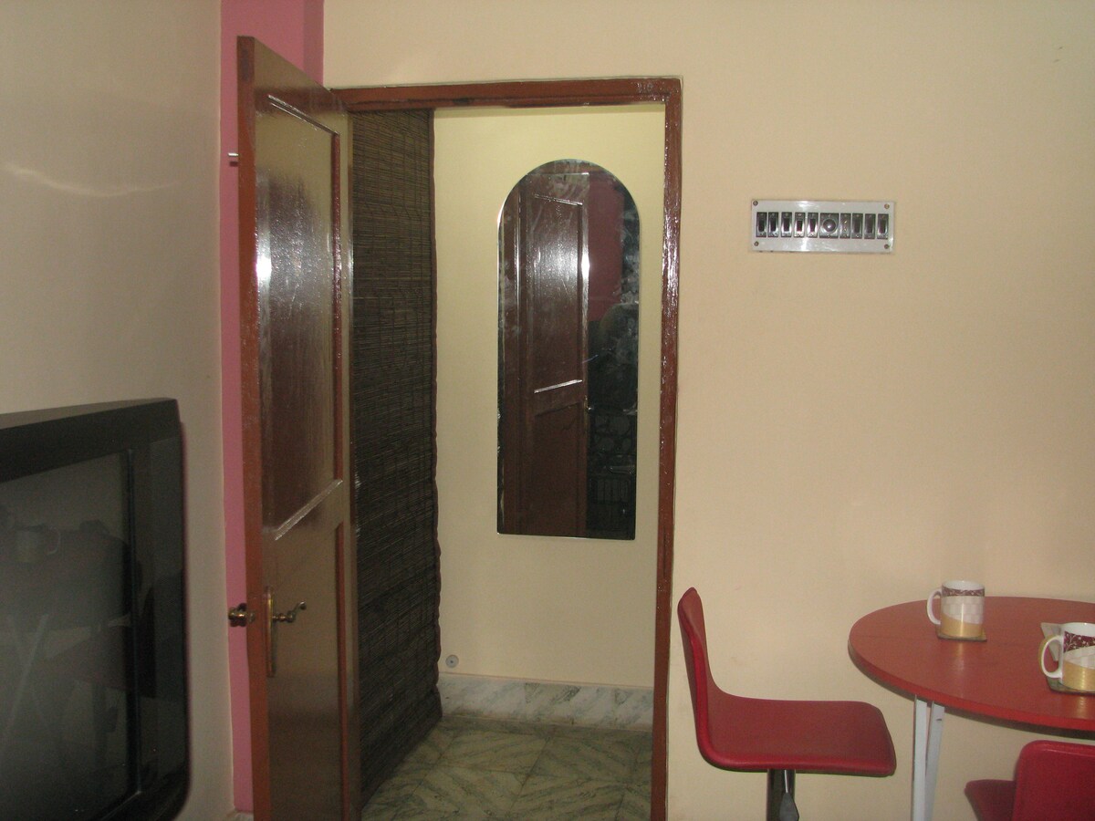 Sala de estar al pasillo de la habitación