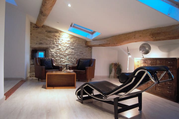 IN  CATHEDRAL STREET