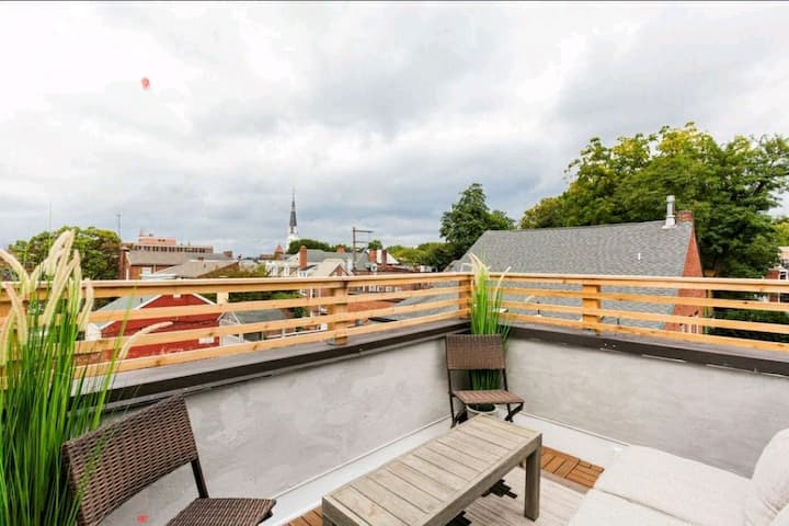 Private Balcony Overlooking Downtown Lancaster