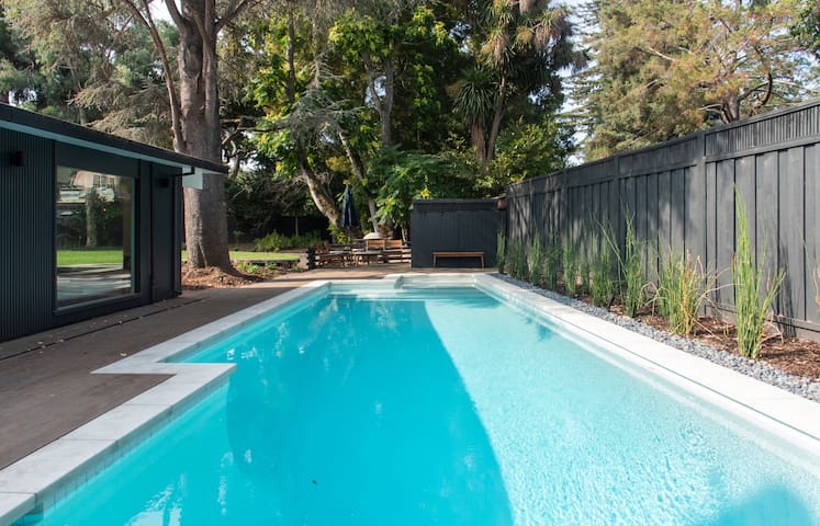 Mid Century Modern Living w/Pool gallery image 5