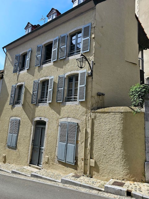 Cœur historique cosy (9 à 17 pers)