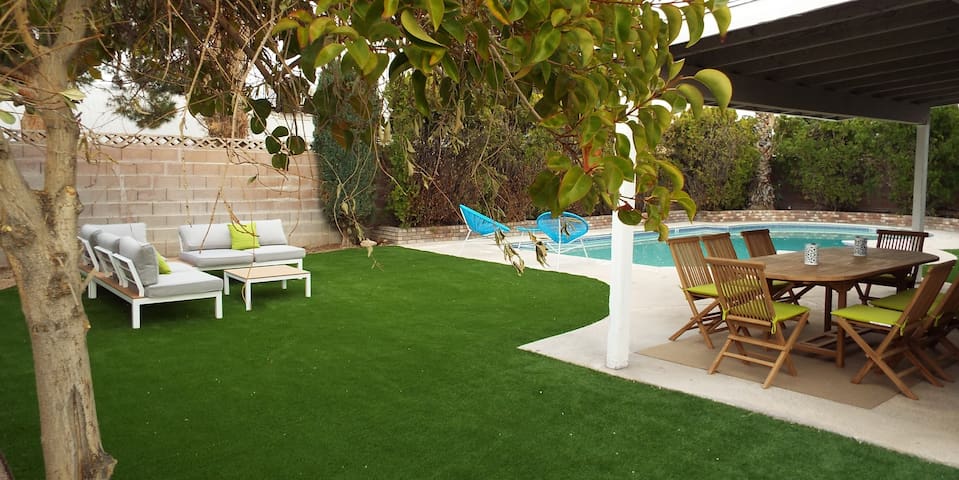 5bd/3ba Sparkling Pool Close to Vegas Strip 8min