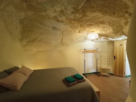 Anuncio de Airbnb popular: Beautiful cozy cave, Casa Olivia en Granada