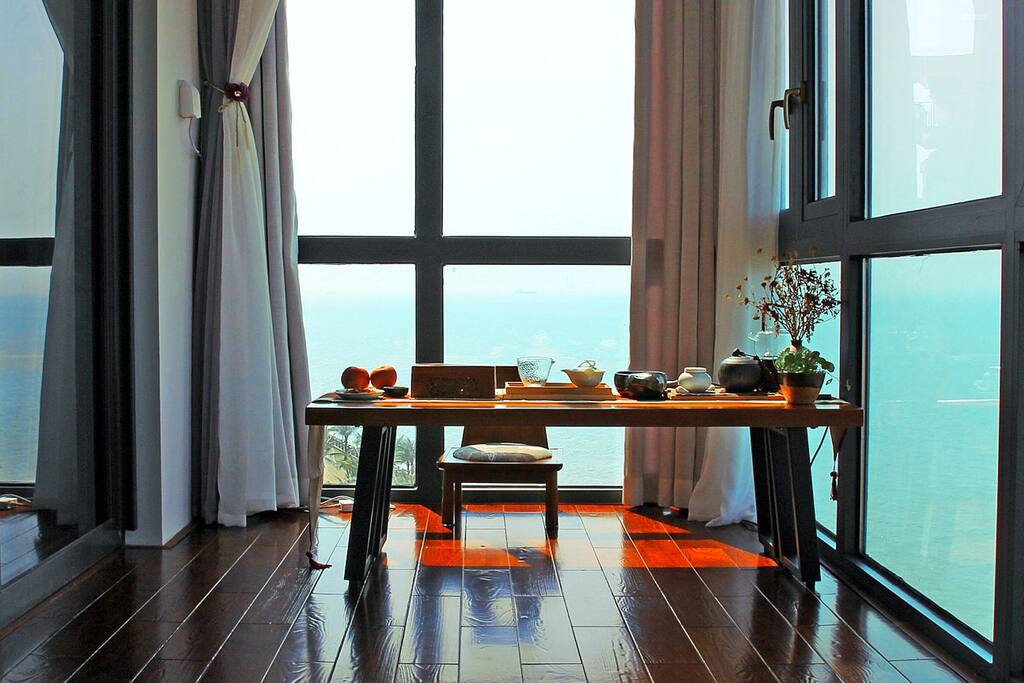夕阳下的茶室,海是如此的近……