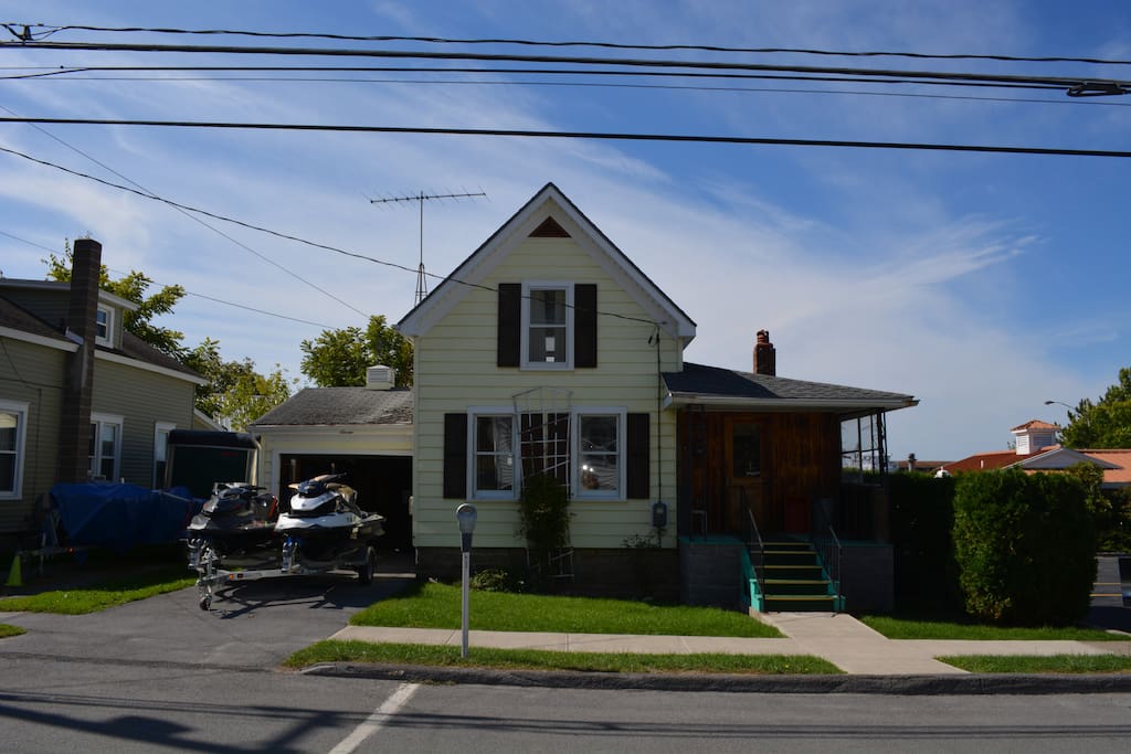 7 Holland Street, Alexandria Bay, NY Castle View Cottage