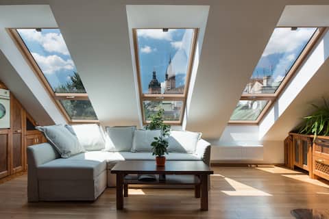 Successful Airbnb property: Old Town, new, air con, 2 bedrooms in Stare Miasto