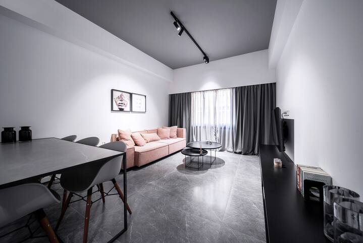 Heritage 403/Luxury Two Bedroom gallery image 2