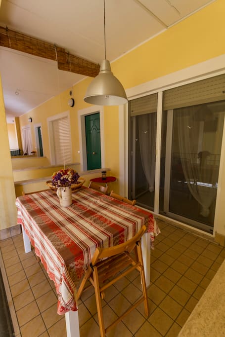 Terrazza anteriore/ Front balcony