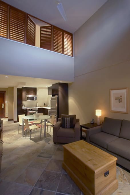 Lofted ceilings & modern decor