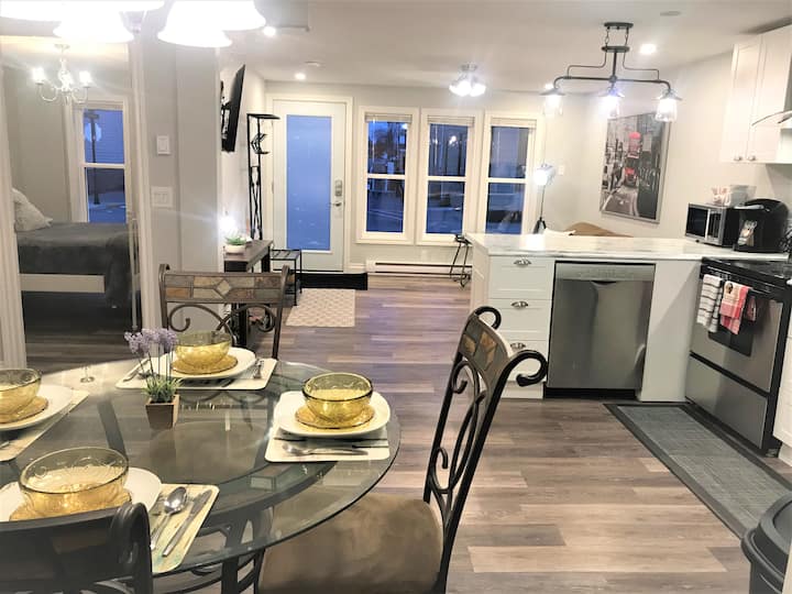 Esther's Place Carleton Place 1BdRmApt/sleep5max Apartments for