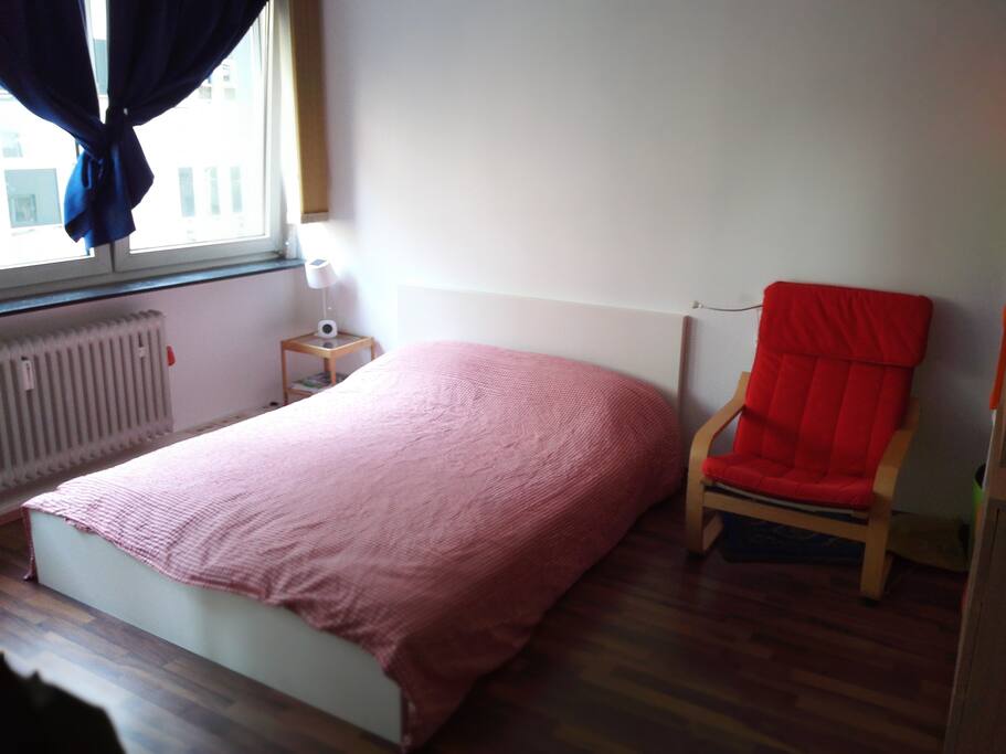 Bedroom double bed + chair