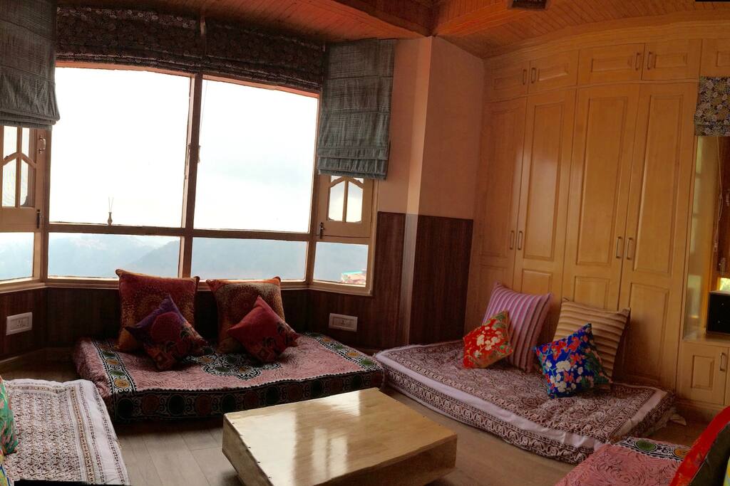 Lounge with TV and internet