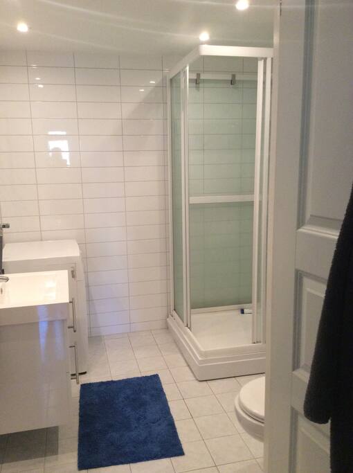 Bathroom wihth washing machine