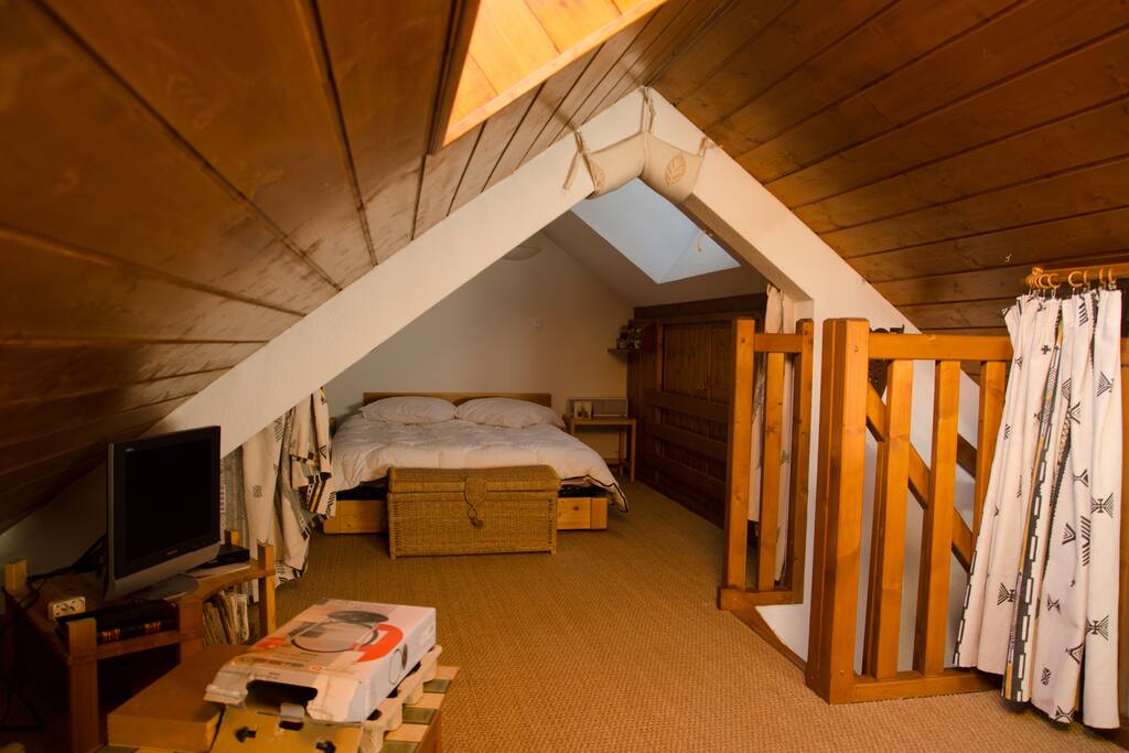 une chambre en mezzanine