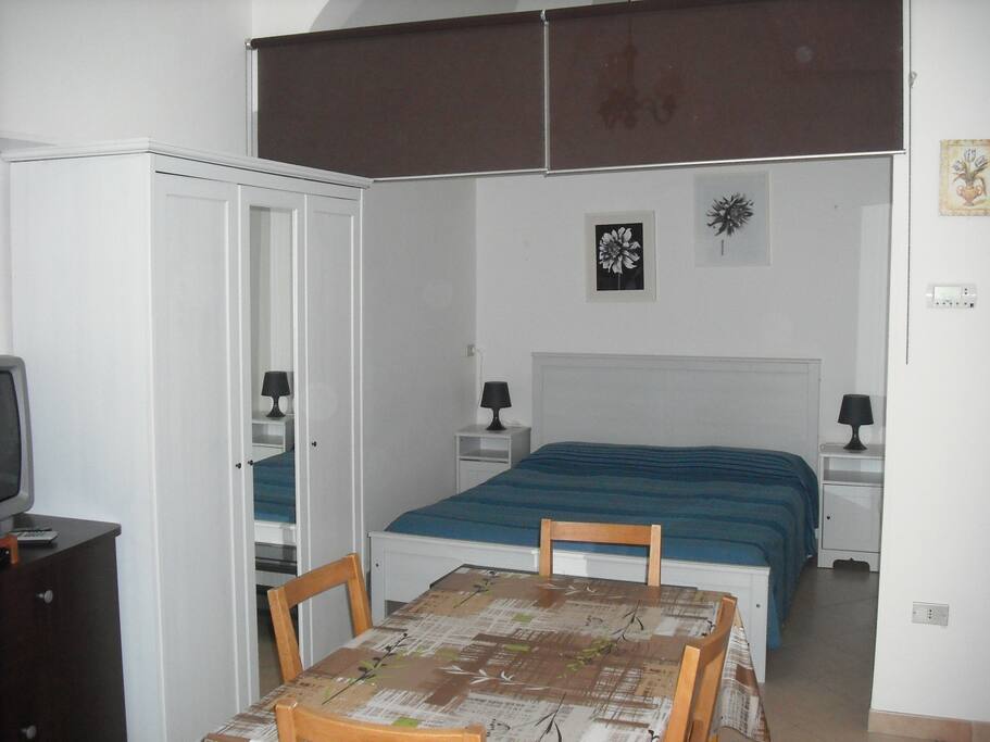 Parte della sala e alcova
