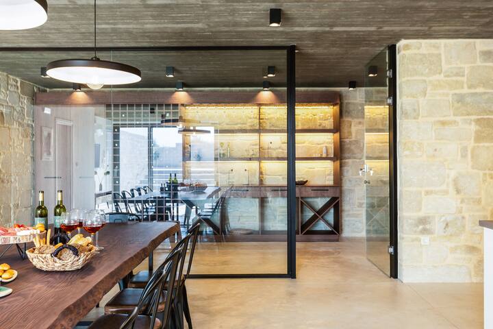 VIP Villa Aori mountain view & private heated pool gallery image 5