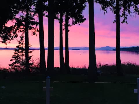 Spectacular Waterfront Home. Breathtaking views.