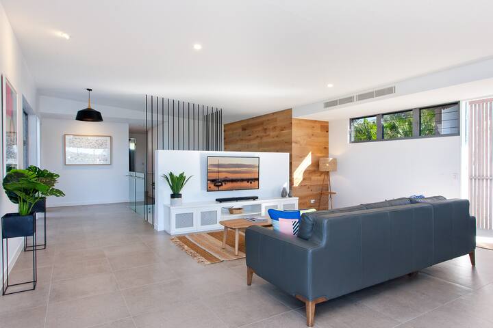 Bluey’s Beach House (5) – Ocean Views, Heated Pool gallery image 4