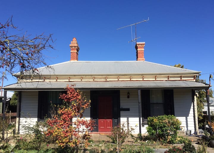 Cosy room Hanging Rock & Piper St nearby Houses for Rent in