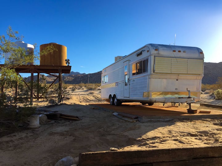 "Twin Tanks" Desert Homestead Cabins Houses for Rent in Twentynine