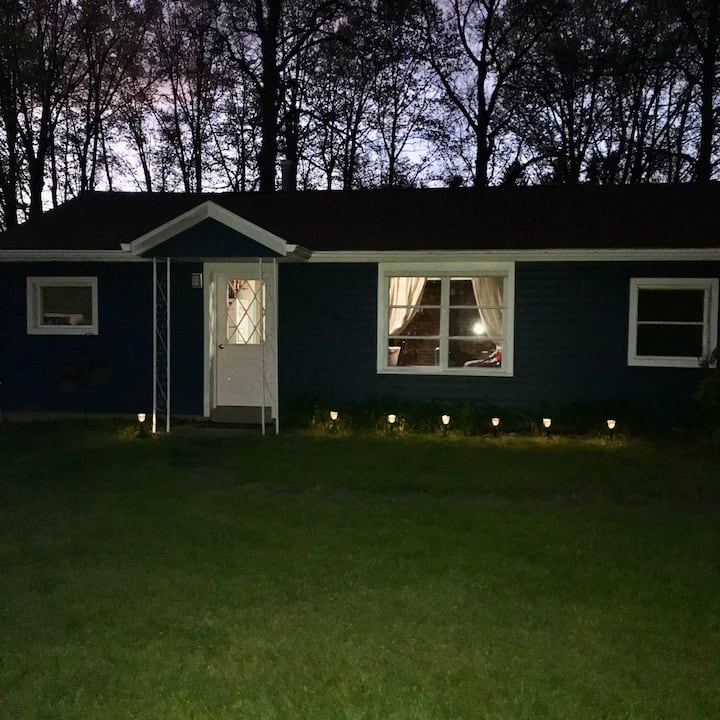 The Blue Cottage at Pymatuning Lake Cottages for Rent in Linesville, Pennsylvania, United