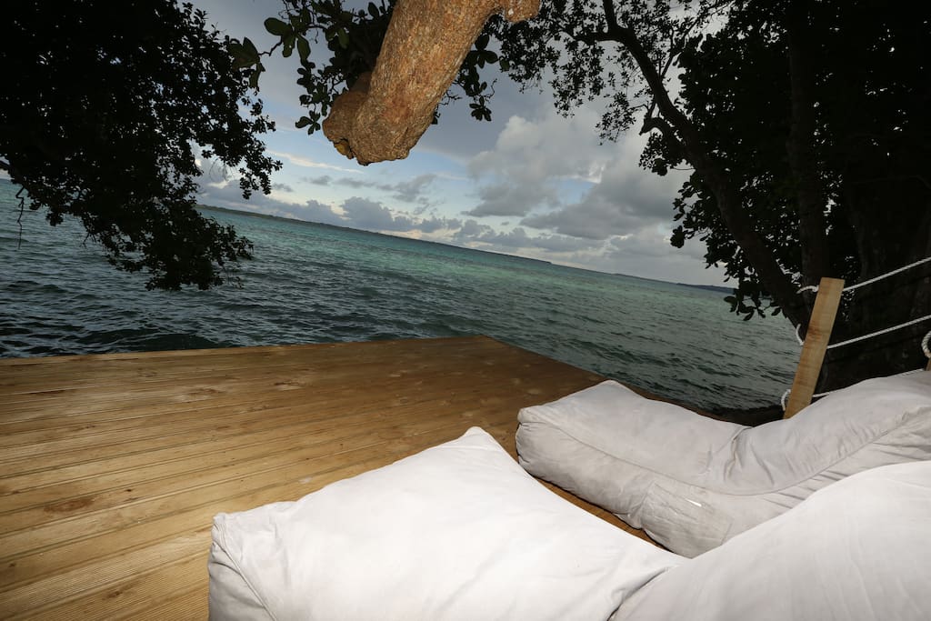 lower deck treetop tent
