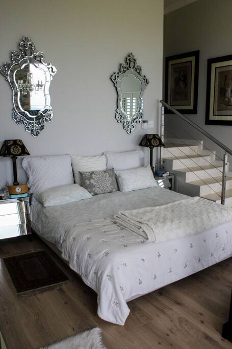 Main bedroom with en-suite bathroom