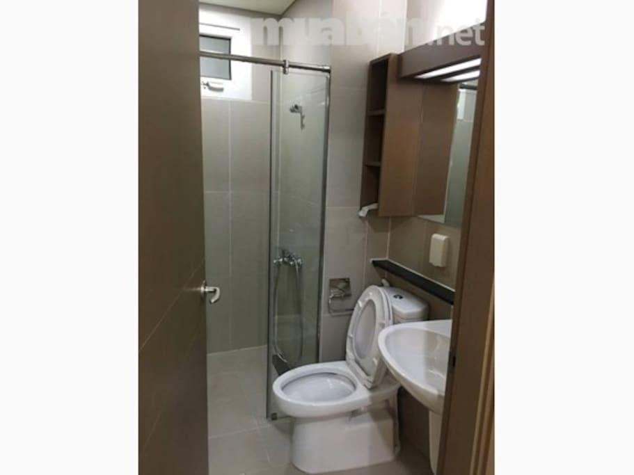 Convenient and tidy shower room