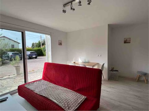 Top Airbnb: Charming, quiet 2-bedroom, air-conditioned + private pool à Marseille 11e Arrondissement