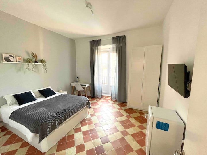 Ramales Room 3 With Balcony And Shared Bathroom - Madrid