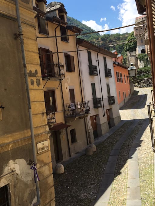 Vista dall'appartamento su Via al Castello
