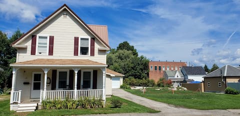 Androscoggin Annex
*2/3 bed 2 bath with large yard
