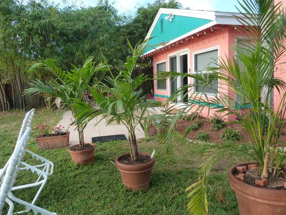 The 2 bedroom cottage on the bay!