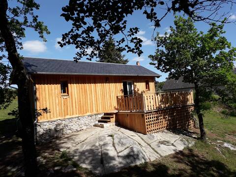 Small independent chalet in peace.