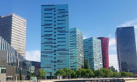 Top Airbnb: In Front Fira Barcelona Gran Via en L'hospitalet De Llobregat