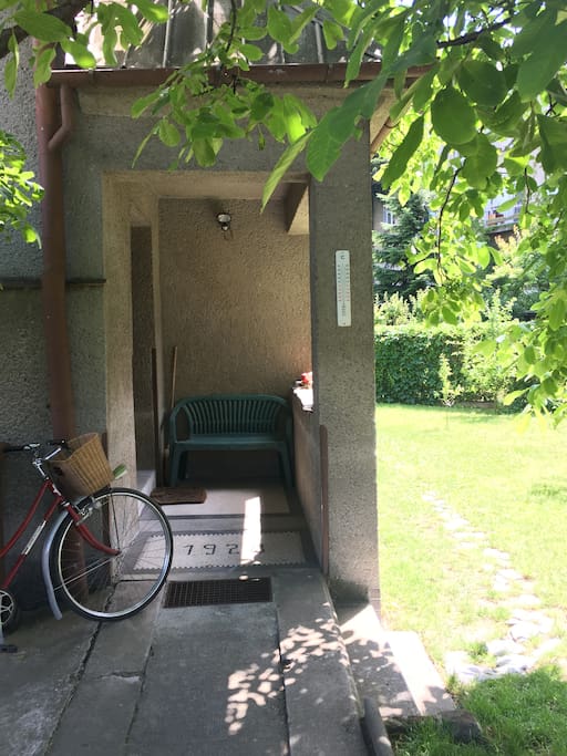 Main entrance / Hlavní vstup