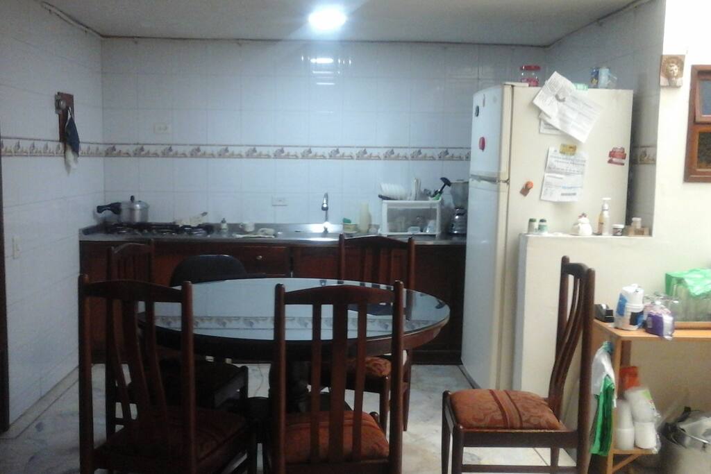 Jamundi cuenta con variedad de restaurantes, la casa ofrece servicios de cocina vegetariana los fines de semana. muy apreciada por las personas que lo frecuentan.