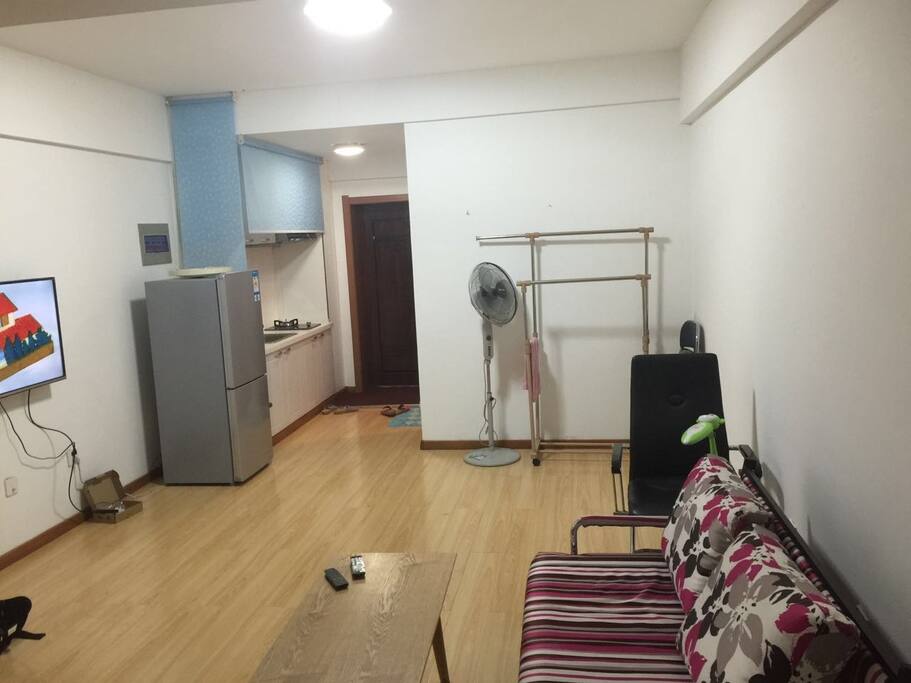 Small kitchen with cooking materials.