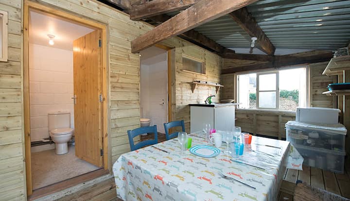 Shepherds Huts In Charlton - Banbury