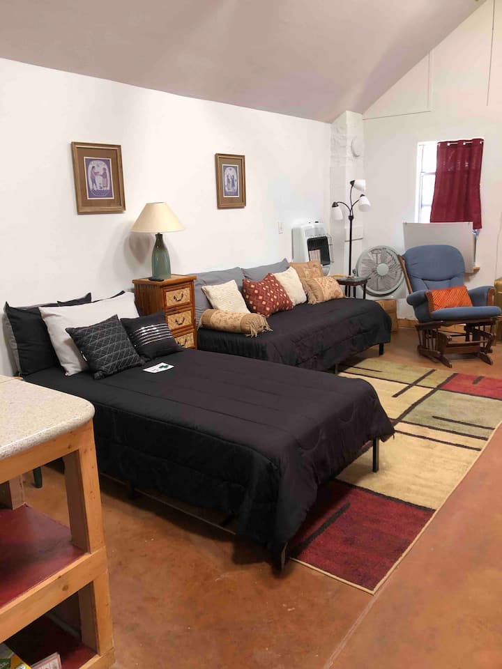Spacious Studio Apartment With Natural Hot Tubs - Truth or Consequences, NM