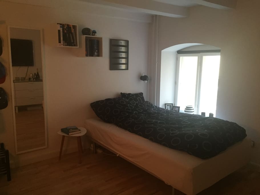 En dejlig 120 cm. seng. inkl. dyne + sengetøj