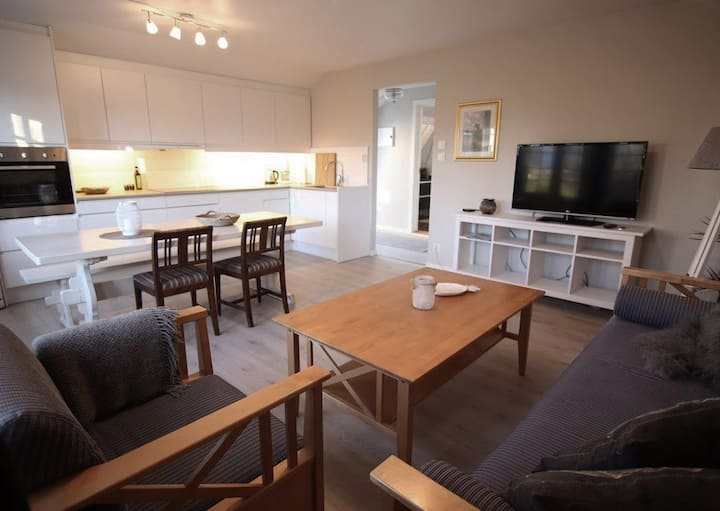 Large guest suite with garden and easy parking.