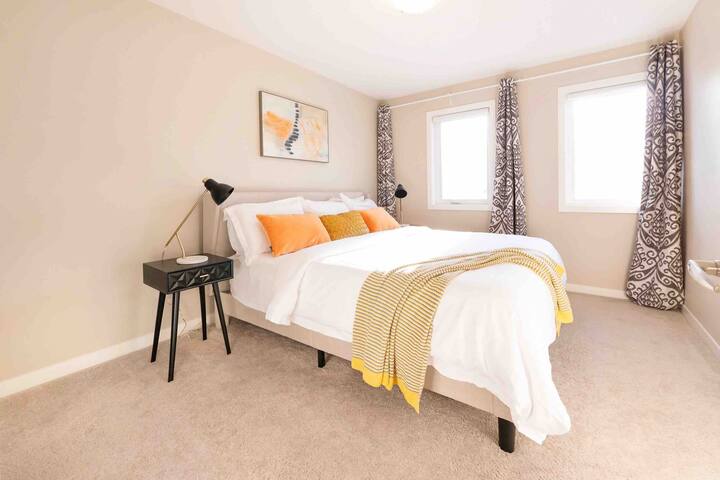 Your Dream 2-Bedroom Townhouse Awaits Near U of M gallery image 3