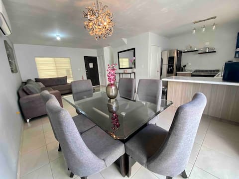 Modern and beautiful house, private subdivision facing a park